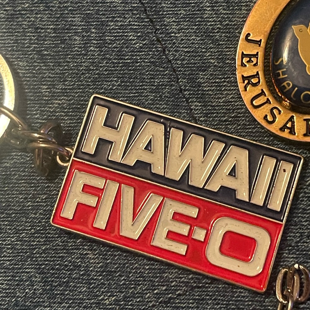 Assorted Lot Vintage Keychain Collection - Picture 8 of 11